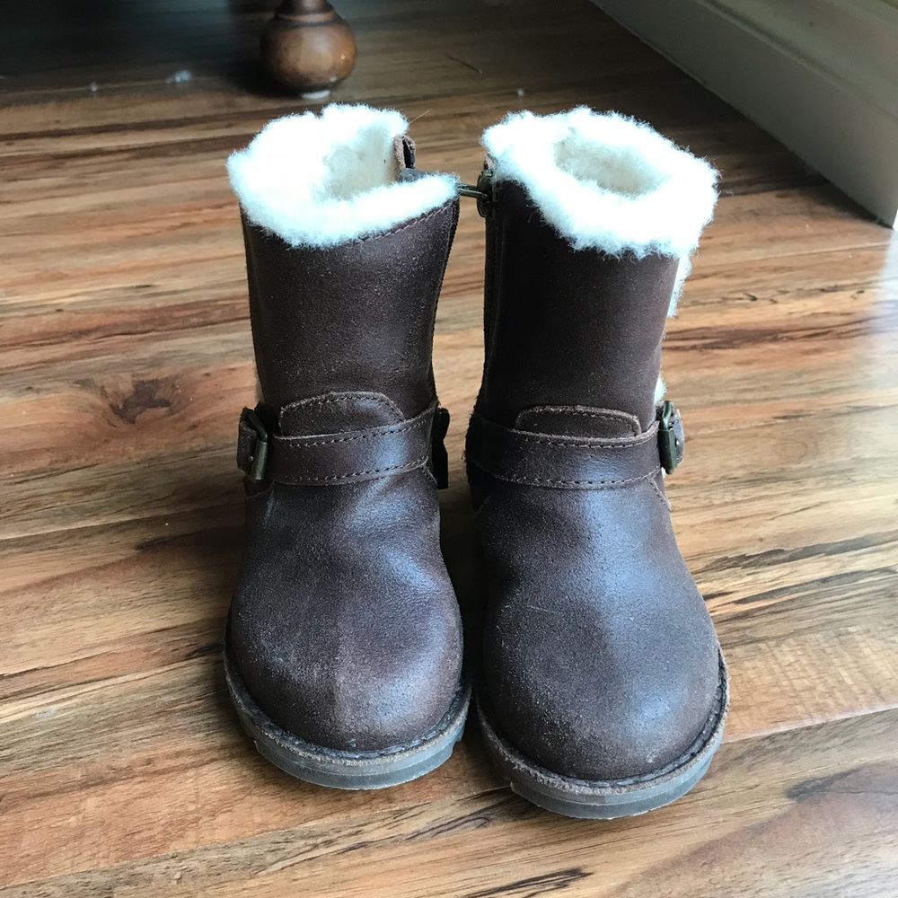 Ugh kids shoes size 6 - Picture 8 of 8